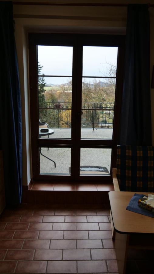 Penzion Na Hradbach 로우니 외부 사진