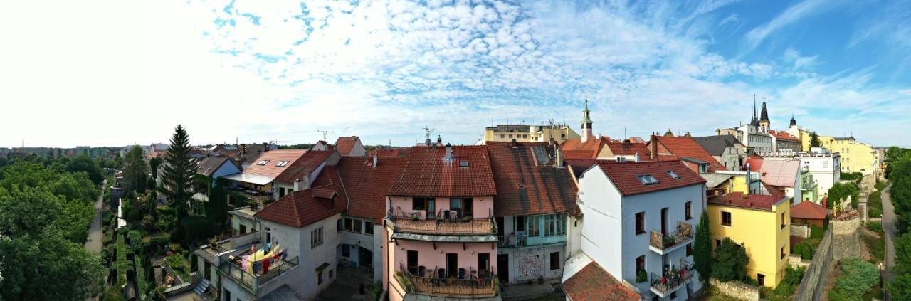 Penzion Na Hradbach 로우니 외부 사진